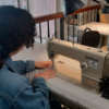 taller de costura y máquina de coser